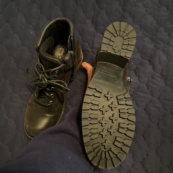 Boots - Picture 4 of 4